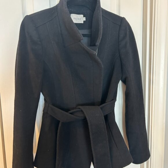 Black coat belted. Classic style - Picture 2 of 5